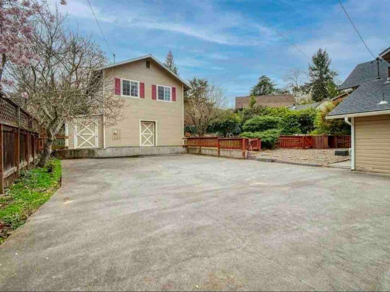 Medford Home And 2 Condos With Pool Exterior photo